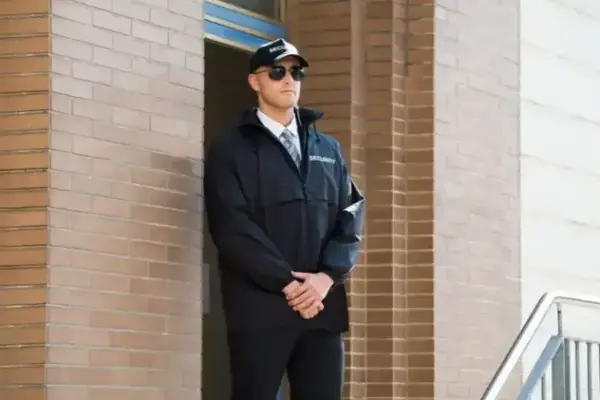 I-Asfaleia-sas-einai-i-Apostoli-mas